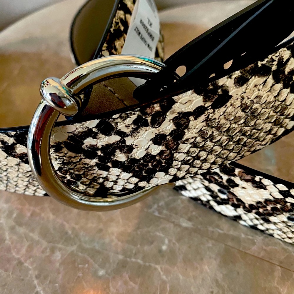 Cute snakeskin belt🥰